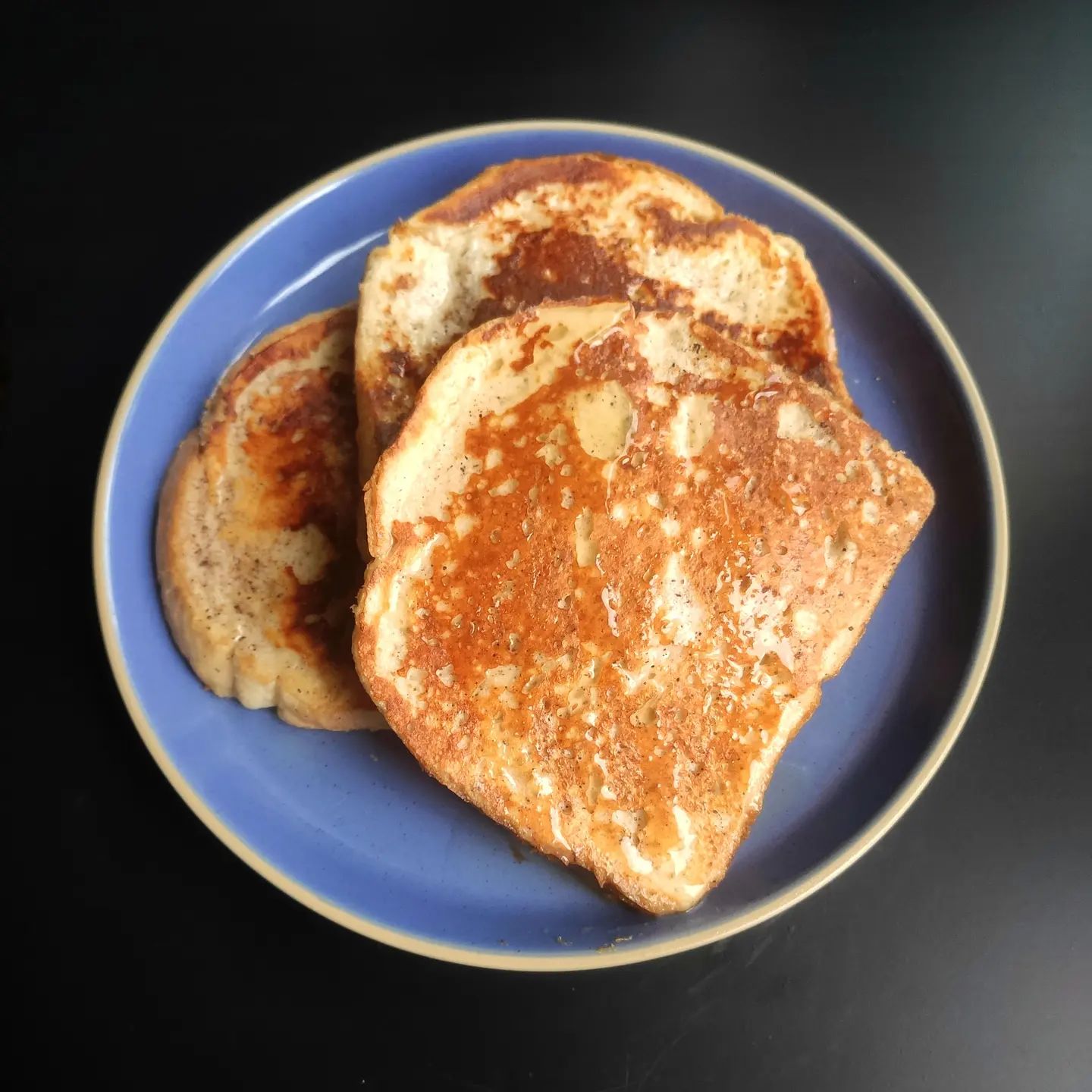 Французские тосты 🍞 
ℹ️ к|б|ж|у на порцию ~ 450 | 42 | 6 | 55
.
Блюдо, кроме шуток, способное изменить жизнь. Почти десерт, который можно и нужно включать в режим питания, чтобы получать больше белка ценой меньших калорий, попутно сделав рацион вкуснее и интереснее.
.
Рецепт на сайте, бесплатно: milpostres.ru/french-toast/ ⬅️ ссылка в профиле